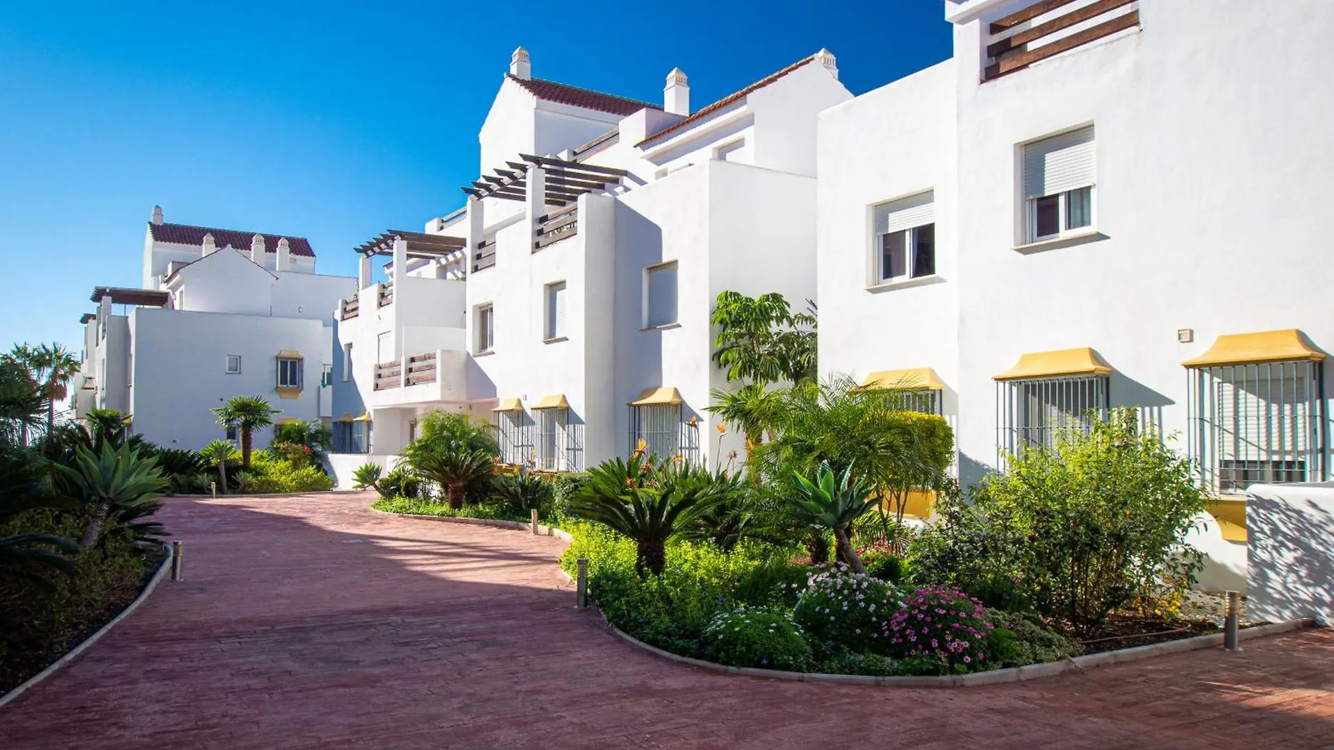 2060-Newly Furnished 2 Bedrooms Apt With Golf Estepona Appartement
